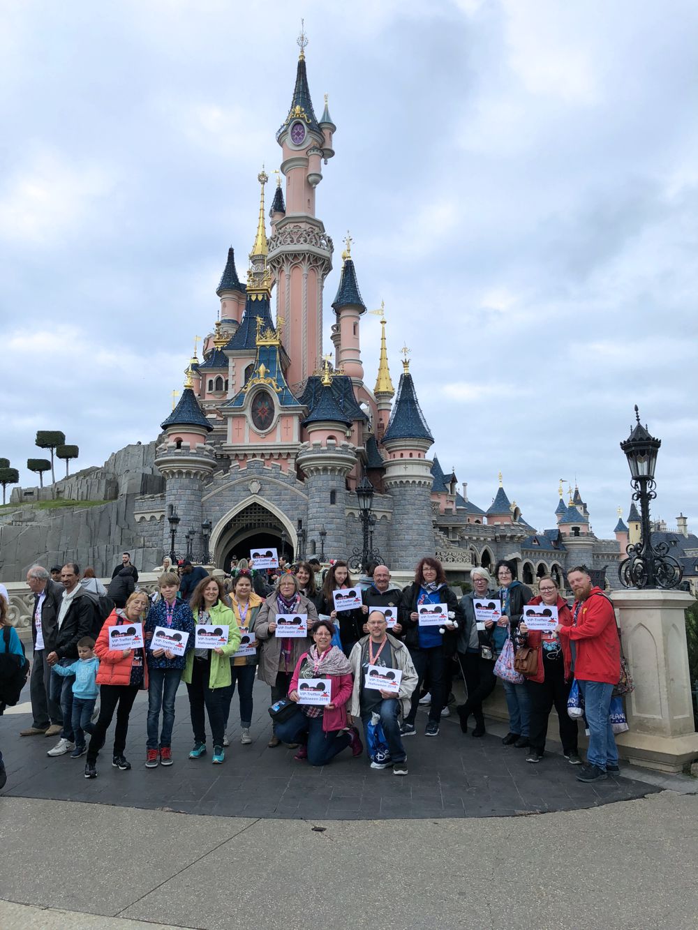 Treffen mit Kunden im Disneyland Treffen mit Kunden im Disneyland