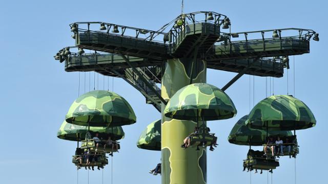 Toy Stories Fallschirmspringen (Toy Soldiers Parachute Drop)