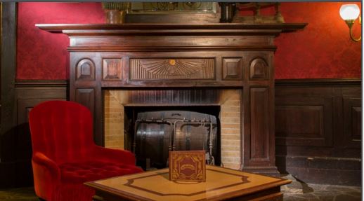 Disneys Hotel Cheyenne – Saloon